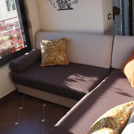Meg'rooms - Feels Like Apartment